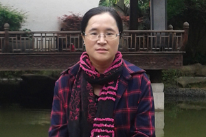 中短篇小說獎：獲獎作品《長河》作者：馬金蓮（回族）         創(chuàng)作感言　　從18歲開始寫作，在不耽誤婚姻和家庭生活的同時，我固執(zhí)地將文學這個業(yè)余愛好堅持了16年。16年，紅顏少女的鬢邊皺紋暗暗生了一圈又一圈。只有時間在遠處一直靜靜微笑，它像一位大智的賢者，始終在無聲地注視。這個過程里，它悄悄將許多的恩賜獎賞給了埋頭趕路的我，比如這沉甸甸的“駿馬獎”。