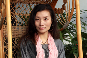 中短篇小說獎：獲獎作品《呼喊到達的距離》作者：和曉梅（納西族）         創(chuàng)作感言　　《呼喊到達的距離》中的7部中短篇小說創(chuàng)作于2009年至2012年之間，我承認這是我創(chuàng)作生涯中比較艱難的時期，因為我一直在思考少數(shù)民族文學在當下文學中存在的價值和意義，也在努力探索納西族文學現(xiàn)代表達的渠道和方式。這個過程中，無法回避在同時書寫現(xiàn)代性和民族性的時候，從心理到文字之間存在的距離。