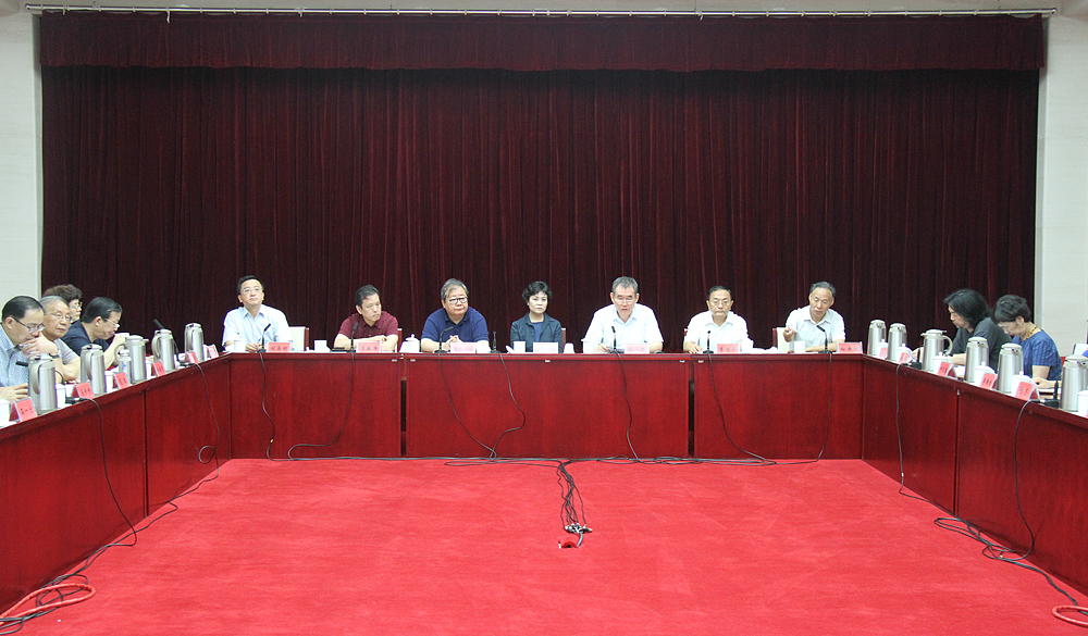 7月21日，第十一屆全國少數(shù)民族文學創(chuàng)作“駿馬獎”評獎委員會第一次全體會議在京舉行