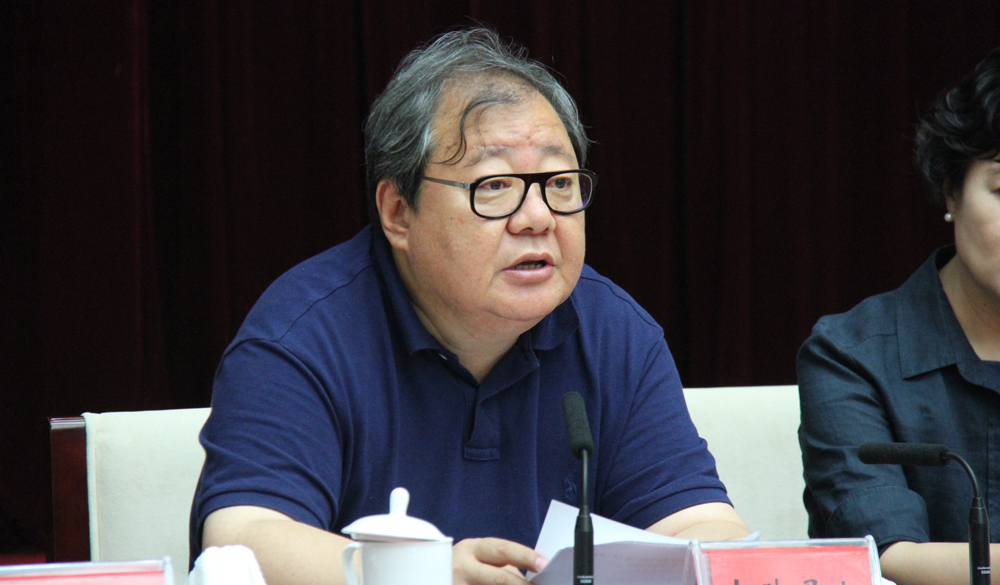 7月21日，中國作協(xié)副主席、第十一屆“駿馬獎”評獎委員會主任吉狄馬加主持全體會議