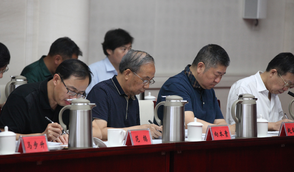 8月2日，第十一屆全國少數(shù)民族文學創(chuàng)作“駿馬獎”終評會評委畫票