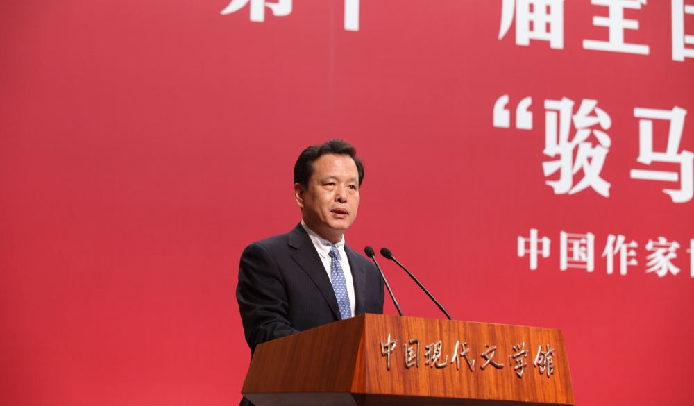 9月27日，李敬澤主持第十一屆“駿馬獎”頒獎禮