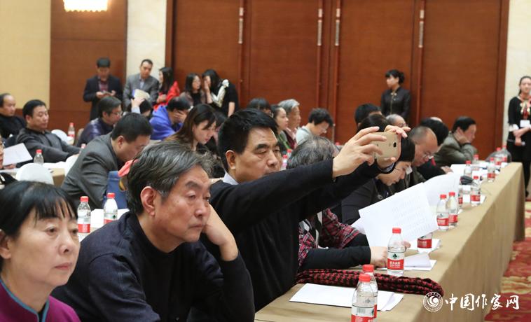 11月29日，與會者會場拍照留念