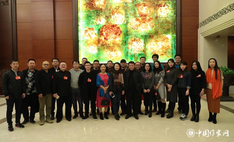 11月29日，參會網(wǎng)絡作家集體合影留念