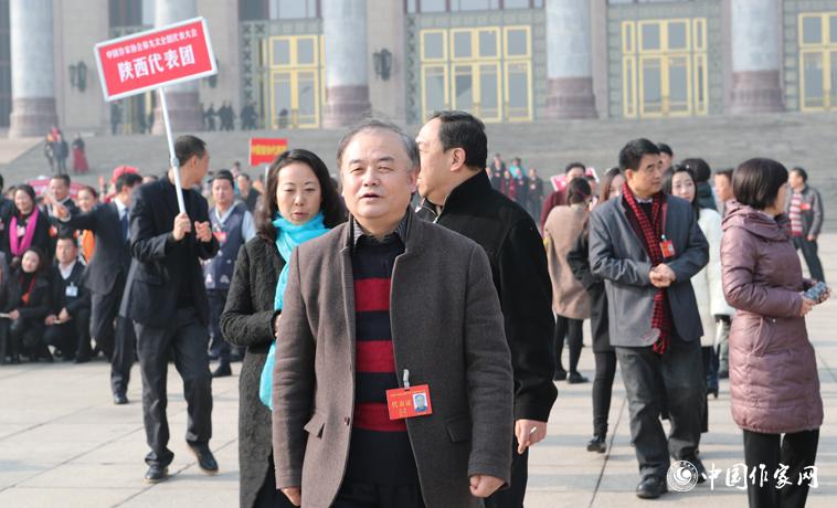 11月30日，大會開幕式結束，與會代表走出會場。