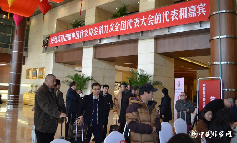 11月28日，中國作協(xié)第九次全國代表大會參會代表團報到。
