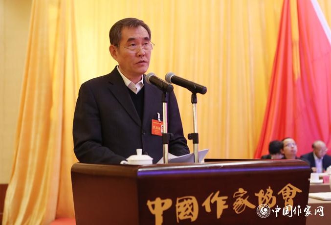 中國作協(xié)第九次全國代表大會舉行第二次全體會議，錢小芊作工作報告