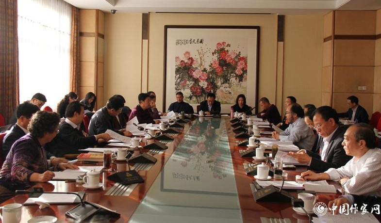 12月1日下午，山東、兵團代表團分組討論。