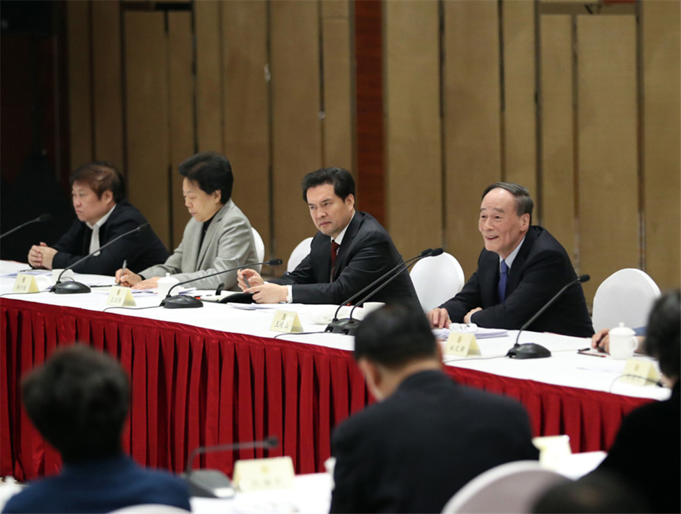 王岐山看望共青團(tuán)、總工會(huì)、婦聯(lián)、青聯(lián)界委員并參加討論