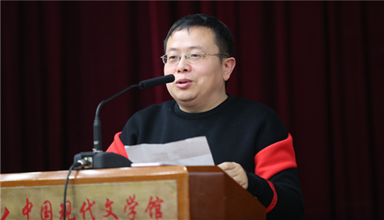 管平潮：在碎片化時(shí)代，寫(xiě)雋永的中國(guó)故事