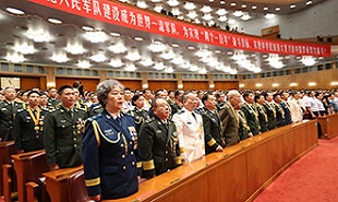 現(xiàn)場奏唱《中國人民解放軍軍歌》