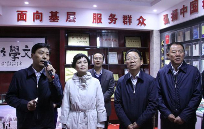 中國(guó)作協(xié)“文學(xué)照亮生活”全民公益大講堂啟動(dòng) 鐵凝開講第一課