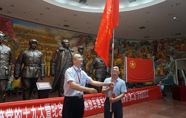 深入歷史現(xiàn)場(chǎng)，挖掘英雄事跡