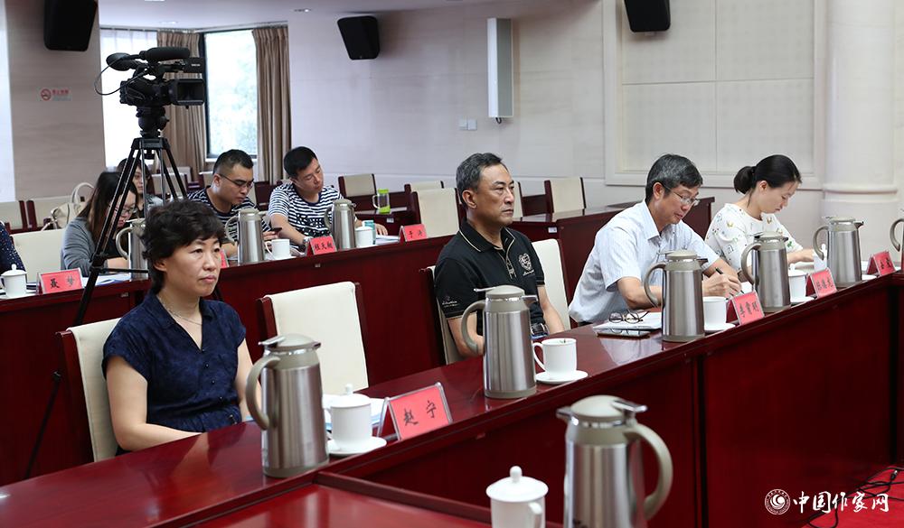 7月24日，評(píng)委會(huì)紀(jì)律監(jiān)察組成員趙寧、李霄明、陳德龍參會(huì)