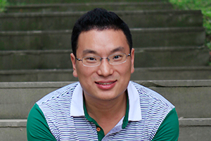 科幻文學(xué)：獲獎(jiǎng)作品《拯救天才》作者：王林柏         獲獎(jiǎng)感言　　在我不長(zhǎng)不短的人生經(jīng)歷中，兒童時(shí)期讀書(shū)的記憶一直是鮮活的，可以浮想聯(lián)翩，可以異想天開(kāi)，可以廢寢忘食，可以魂?duì)繅?mèng)繞，那是一種最純粹的快樂(lè)。即使現(xiàn)在，我還是會(huì)常常品味兒時(shí)讀書(shū)帶給我的美好回憶。也許就是從那時(shí)開(kāi)始，我在心底埋藏了這樣一個(gè)愿望，我希望能帶給其他孩子同樣的快樂(lè)。