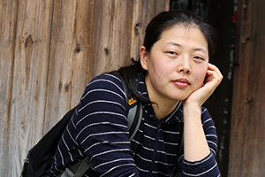 童話(huà)：獲獎(jiǎng)作品《一千朵跳躍的花蕾》作者：周靜         獲獎(jiǎng)感言　　種子發(fā)芽，盛開(kāi)為花，需要力量。野獸奔跑，需要力量。云涌風(fēng)起，需要力量。在我們周?chē)氖澜缋铮瑹o(wú)時(shí)無(wú)刻不充盈著神奇的力量。這些力量來(lái)自于事物自我的積蓄和噴薄，來(lái)自于自我的堅(jiān)持與追尋，來(lái)自于對(duì)一切“不可能”的抗?fàn)帯?#13;我想抓住這些力量，想表達(dá)世界的神奇，想呈現(xiàn)生命的堅(jiān)韌和美好……