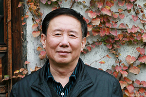 小說(shuō)：獲獎(jiǎng)作品《吉祥時(shí)光》作者：張之路         獲獎(jiǎng)感言　　從長(zhǎng)篇小說(shuō)《第三軍團(tuán)》開(kāi)始到今天的《吉祥時(shí)光》，我曾幾次獲得這個(gè)珍貴的獎(jiǎng)項(xiàng)。幾十年來(lái)，這個(gè)獎(jiǎng)始終伴隨著我、鼓舞著我，我珍視她，以她為榮。她激勵(lì)著我，讓我寫(xiě)出更多更好的兒童文學(xué)作品。童年是一個(gè)人最為寶貴的時(shí)光。我寫(xiě)過(guò)各種類(lèi)型的兒童文學(xué)，但是書(shū)寫(xiě)自己的童年卻是我多年的愿望。