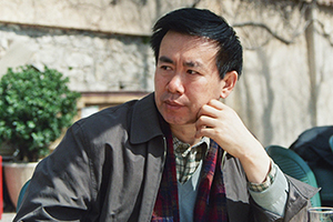 小說(shuō)：獲獎(jiǎng)作品《尋找魚(yú)王》作者：張煒         獲獎(jiǎng)感言　　我的《尋找魚(yú)王》不過(guò)是連綴了幾個(gè)真實(shí)的故事，因?yàn)樵趶?fù)雜驚心的現(xiàn)實(shí)面前，杜撰往往顯得虛弱和蒼白。其中的一個(gè)魚(yú)王今天仍然生活在沭河岸邊，另一個(gè)早就遁入深山，只把令人慨嘆的傳奇留下。我曾經(jīng)去探尋他們的蹤跡，鉆進(jìn)過(guò)大山深處曲折神秘的居所，那是悍勇倔強(qiáng)的老人們待過(guò)的地方……