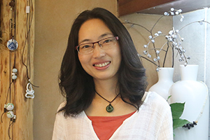 小說(shuō)：獲獎(jiǎng)作品《大熊的女兒》作者：麥子         獲獎(jiǎng)感言　　對(duì)于這次獲獎(jiǎng)，很意外。對(duì)此，我更多地看作是一種激勵(lì)，看作對(duì)書(shū)中所傳遞精神的認(rèn)可。我將繼續(xù)慢行，一路探索，一路審視，一路反思，面朝未來(lái)，安安靜靜、從從容容地完成每一次創(chuàng)作，真誠(chéng)地播種下生而為人的那些應(yīng)有的美好：愛(ài)、溫暖、良善、悲憫。