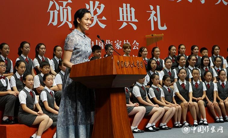 彭學(xué)軍代表小說(shuō)獲獎(jiǎng)?wù)甙l(fā)表獲獎(jiǎng)感言