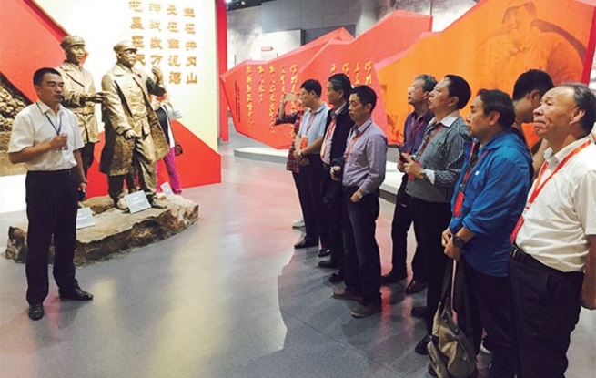 以文學(xué)書(shū)寫(xiě)新時(shí)代建設(shè)者的奉獻(xiàn)精神