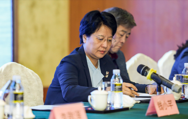 海南省委常委、宣傳部部長肖鶯子出席論壇開幕式并致辭