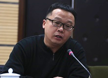 石華鵬：批評家的理想和理想的批評家“剜爛蘋果·銳批評”叢書出版意義，一是對文學(xué)批評生態(tài)的平衡；二是對真誠銳利批評的倡導(dǎo)。[詳細(xì)]