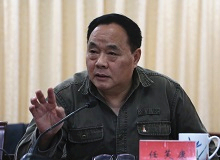 任芙康：文學(xué)批評要講真話、抒正氣很久以來的文學(xué)評論，被看作車的兩個(gè)輪子，鳥的一雙翅膀，比喻動聽，但顯然過時(shí)。[詳細(xì)]