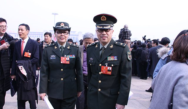 政協(xié)委員陳力（左）、趙大鳴（右）