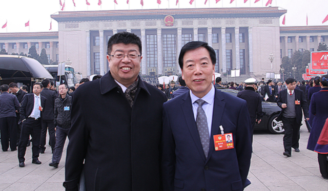 政協(xié)委員陳崎嶸（右）、張頤武