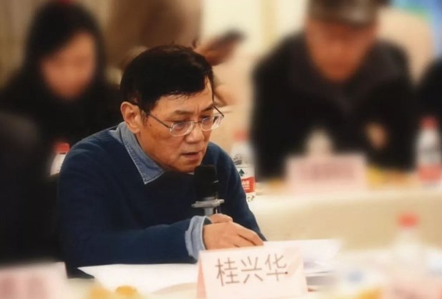 從《鄧小平之歌》到《興業(yè)路上》——桂興華長(zhǎng)詩(shī)座談會(huì)紀(jì)要為了紀(jì)念中國(guó)改革開放40周年，經(jīng)過國(guó)家廣播電視新聞出版總局的審核批準(zhǔn)，上海著名詩(shī)人桂興華先生20多年前寫作的《鄧小平之歌》今年馬上要出版新的朗誦版。同時(shí)為了迎接建黨100周年，桂先生正在創(chuàng)作一部長(zhǎng)詩(shī)《興業(yè)路上》，是列入上海市重大文藝創(chuàng)作項(xiàng)目重要的作品，今天我們就圍繞這兩部作品舉行一個(gè)研討會(huì)……[詳細(xì)]