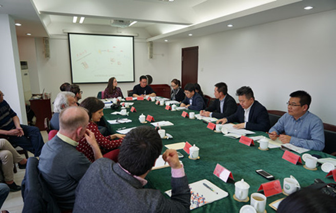 “后媒體時(shí)代”，中外作家面對(duì)共同的困境