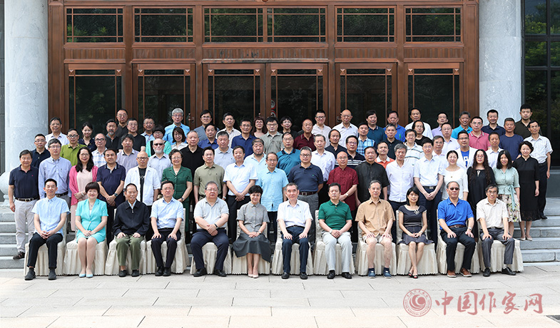 7月28日，第七屆魯迅文學(xué)獎全體評委合影