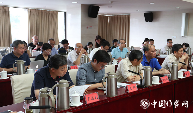 7月28日，第七屆魯迅文學(xué)獎各評委會全體會現(xiàn)場