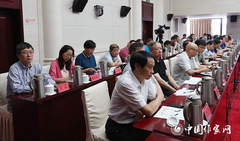 7月28日，第七屆魯迅文學(xué)獎各評委會全體會現(xiàn)場