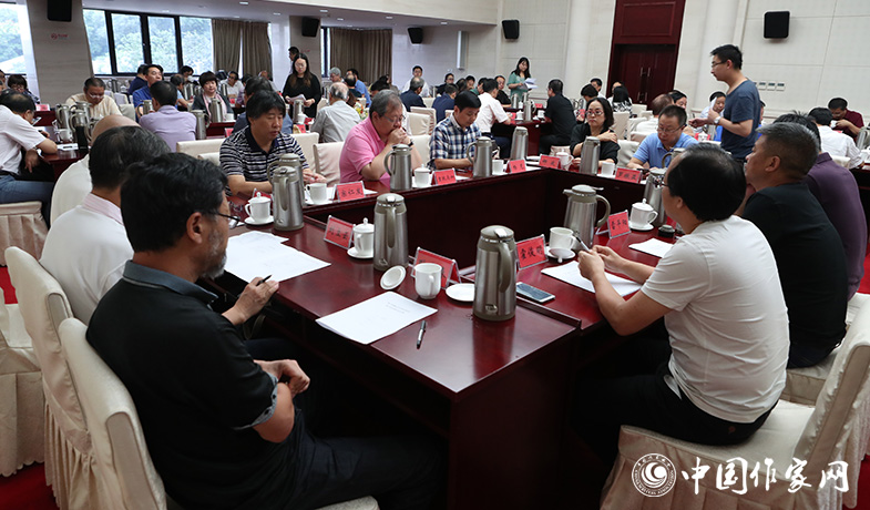 8月11日，第七屆魯迅文學(xué)獎終評會投票現(xiàn)場