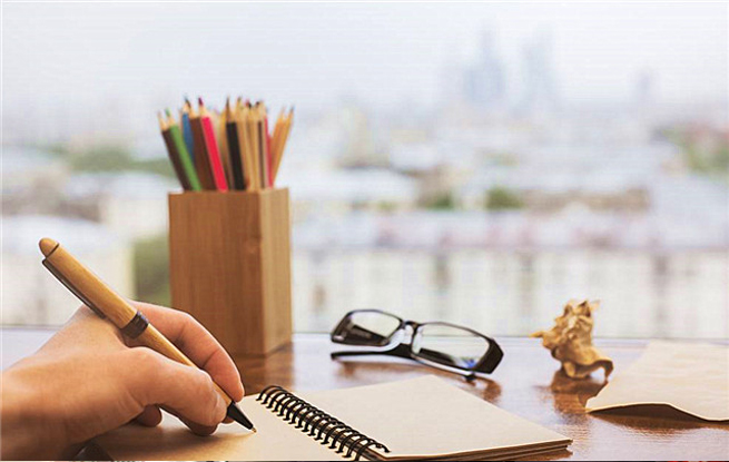 青春激揚(yáng)文字 時(shí)代呼喚高峰