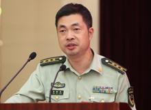 鄭潤(rùn)良：書(shū)寫無(wú)愧于時(shí)代的強(qiáng)軍故事　　軍旅青年作家方陣整體上呈現(xiàn)出強(qiáng)勁不息的創(chuàng)作風(fēng)貌，特別是新生代軍旅作家群體的崛起。[詳細(xì)]