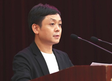 楊慶祥：這是一個(gè)人民的世紀(jì)　　時(shí)代從來(lái)不主動(dòng)呈現(xiàn)其面容和形式。光榮屬于那些執(zhí)著探索和艱苦書(shū)寫的靈魂。[詳細(xì)]