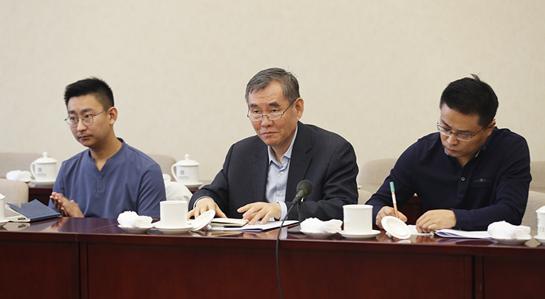 中國(guó)作協(xié)黨組書(shū)記、副主席錢小芊參加分組討論