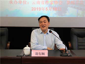 大多數(shù)優(yōu)秀文學(xué)作品都會(huì)給讀者以飽滿與扎實(shí)的閱讀之感，正如謝有順?biāo)f，盡管寫作是進(jìn)入一個(gè)想象的世界，但這個(gè)想象，終歸是從生活根系里長(zhǎng)出來(lái)的。真實(shí)的寫作，總是起源于作家對(duì)自己最熟悉的人、事、物的基本感受……