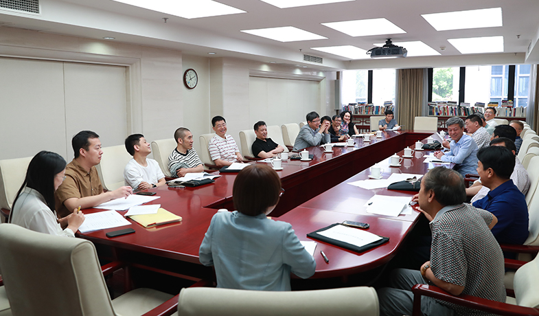 第一次全體會后召開大組見面會，各組評委討論工作