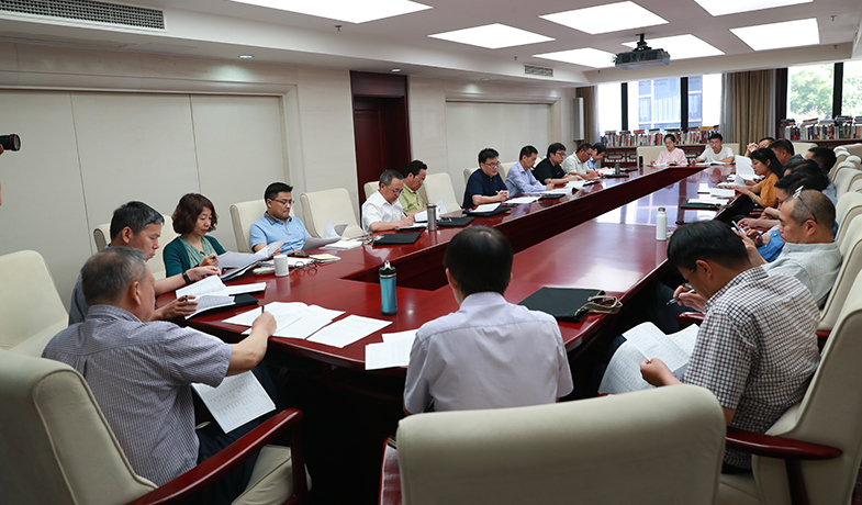 第一次全體會后召開大組見面會，各組評委討論工作