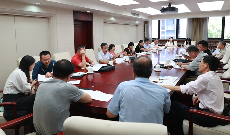 第一次全體會后召開大組見面會，各組評委討論工作