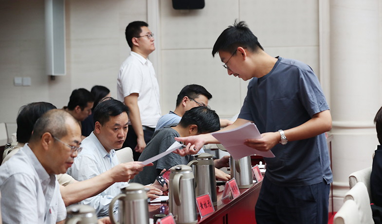 聯(lián)絡(luò)員分發(fā)、清點選票