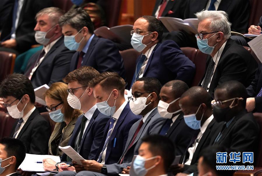 5月22日，第十三屆全國人民代表大會第三次會議在北京人民大會堂開幕。外國駐華使節(jié)旁聽大會。