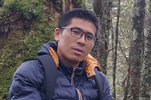 散文獎(jiǎng)：《大河》作者：李達(dá)偉(白族)         獲獎(jiǎng)感言　　《大河》的寫作，是一種重返式的寫作，同時(shí)也是一種在場式的寫作，那些在怒江邊教書和生活的過往，在寫作過程中如大河一般流淌不息。無論是《大河》，還是現(xiàn)在寫的《蒼山》，我都想努力重塑一種筋骨，重塑一些在這個(gè)時(shí)代有些稀缺的精神，我想通過文字重拾那些稀缺的懺悔、善良、愛情、真誠、膽色、平和、謙卑……