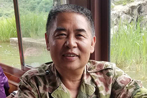 報(bào)告文學(xué)獎(jiǎng)：《宋文驄——從游擊隊(duì)員到殲10之父》作者：段平（回族）         獲獎(jiǎng)感言　　有時(shí)候，正如古羅馬人韋格修斯所說，如果你想要和平，那就準(zhǔn)備戰(zhàn)爭。這是逼不得已的事情。而為了不戰(zhàn)而屈人之兵，除了軍隊(duì)的準(zhǔn)備，就是我們大國重器的鑄造者，我們的科學(xué)家了。作為一個(gè)長期從事軍事題材創(chuàng)作的文學(xué)人，一個(gè)老兵，為他們而歌，我責(zé)無旁貸……