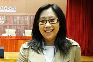 中短篇小說獎(jiǎng)：《白熊》作者：蘇蘭朵（滿族）         獲獎(jiǎng)感言　　寫小說有很多條路可以走，時(shí)至今日，我也不清楚自己是否走在那條對的路上。這里的“對”與是否通向成功無關(guān)，只與是否適合于我有關(guān)。那部帶著我的體溫與氣息、展現(xiàn)著只屬于我的審美和價(jià)值觀的小說，始終沒能出現(xiàn)。我像個(gè)挖著寶藏的盲人，不停地在尋找著入口，每一次挖掘都認(rèn)真而用力……