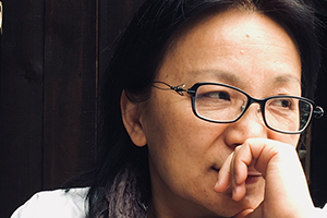 長篇小說獎(jiǎng)：《西南邊》作者：馮良（彝族）        獲獎(jiǎng)感言　　縱然時(shí)空相隔，涼山都不曾離開我哪怕須臾，她是我生命的緣起、情感的依托。歲月流不走的記憶、前行的腳步，那些深懷冷傲、倔強(qiáng)，卻掩不住奔放、幽默的族人，無論彝族、漢族，還有他們的人生，帶著大時(shí)代巨變的深遠(yuǎn)回響，那激蕩的、傳奇的、英勇的、赫赫聲名的、深情的，還有機(jī)智的，甚或狡黠的，何其珍貴，猶如珍珠……